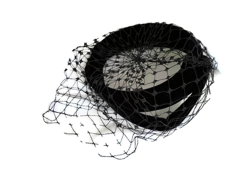 Classic Black Pillbox Hat With Veil Pillbox Fascinator Half Hat 1950 Fascinators Vintage Birdcage Black Veil Hats Pill Box Hat Church Hats