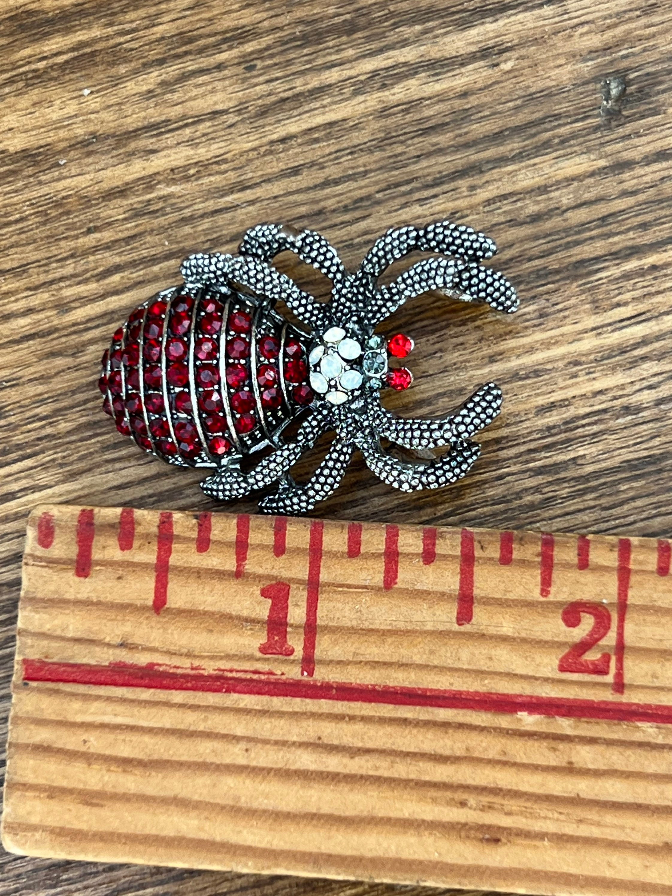 60x55mm Antique Gold-finished Red / Black Rhinestone Spider Brooch / Pendant
