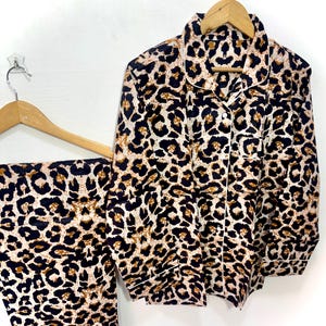 Handgjort pyjamasset för kvinnor | Leopardmönstrade loungepyjamas | Pyjamasset för brudpartyn | Lätt klänning för kvinnor | Sovplagg för natten