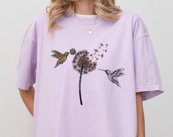 Comfort Colors®“ Hummingbird Dandelion Graphic T-Shirt, Colorful Nature Bird Floral Tee. Vintage Aesthetic Oversized Casual Shirt.