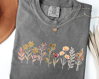 Comfort Colors® Colorful Wildflower Floral Graphic T-Shirt, Vintage Botanical Comfort Colors Tee. Aesthetic Nature-Inspired Casual Shirt