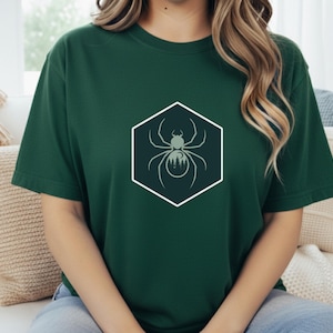 Chemise araignée, T-shirt graphique Orb Weaver Forest, T-shirt nature arachnides, cadeau pour amateur d'insectes, style patch badge insecte drôle