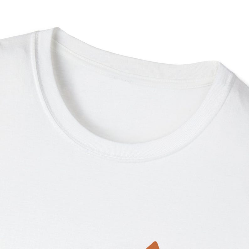 T-shirt Lupo del Deserto - Silhouette di cactus saguaro dorato - Maglietta grafica estetica nomade al tramonto - Regalo per amanti della natura immagine 12