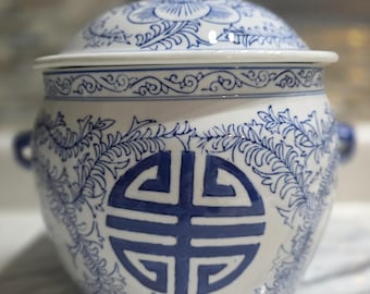 Vintage Chinese Porcelain "Double Happiness" Ginger Jar with Foo Dog Finial Lid