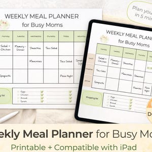 Könnte beinhalten: Ein Wochenessensplaner für vielbeschäftigte Mütter, mit einem Raster für die tägliche Essensplanung, mit Abschnitten für Mittagessen, Frühstück und Abendessen. Der Planer wird auf Papier und einem Tablet angezeigt, mit dem Text "Weekly Meal Planner for Busy Moms".