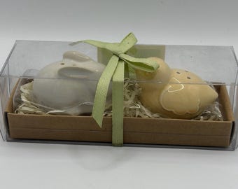 Nuevo juego de salero y pimentero de Hallmark para Pascua de Primavera con diseño de conejito y pollito.