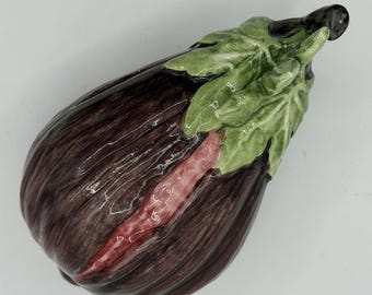 Plato antiguo de cerámica mayólica VIETRI de Italia con tapa, forma de berenjena, ideal para guardar objetos pequeños.
