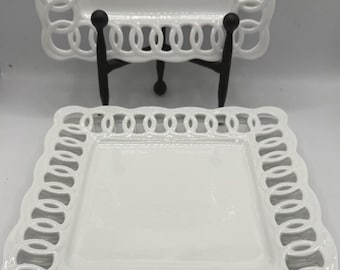 Juego de 3 bandejas de cerámica blanca caladas con diseño de celosía, cuadradas y decorativas.