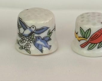 Dedales de porcelana vintage, lote de 4, pájaros, flores, hogar dulce hogar, costura.