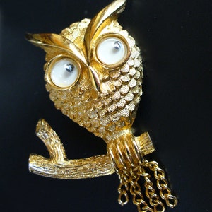 Vintage Avon Collectible Owl Pin Gold-tone Brooch Googly Eyes Retro Cast Metal Avon Bird Animated