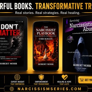Peut inclure: Une tablette num&eacute;rique, un smartphone et un livre reli&eacute; par Robert Mohr. La tablette affiche 'I Don't Matter', le t&eacute;l&eacute;phone montre 'The Narcissist Playbook' et le livre est intitul&eacute; 'Surviving Narcissistic Abuse'. Le texte inclut 'Powerful Books. Transformative Truths.'