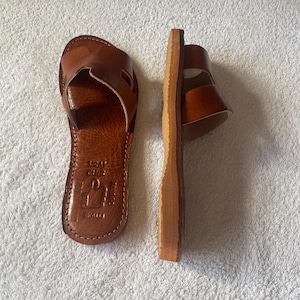 Sandales marocaines en cuir faites main, mules plates d'été pour femmes, mules artisanales en cuir, sandales élégantes, cadeau de plage unique image 19