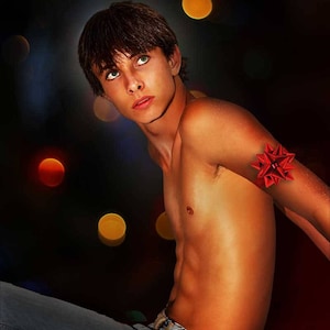 De Gift Gay kunst mannelijke kunst digitale downloaden JPG foto door Michael Taggart Photography shirtless leuke knappe rode boog