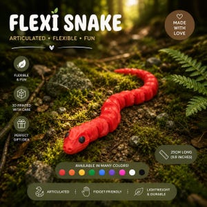 以下が含まれることがあります： 赤いFlexi Snakeのおもちゃ、長さ25cmが苔の上にあります。関節式で柔軟性があり楽しいおもちゃは黒い目を持ち、そわそわする人にも優しい、軽量で耐久性のある製品として宣伝されています。画像には「Flexi Snake」というテキストが含まれています。