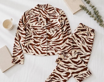 Bruine satijnen pyjama met zebraprint, zijden nachtkleding dames, pyjama met lange mouwen button-down, bijpassende loungeset cadeau, beste cadeau voor haar