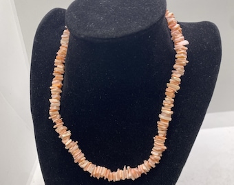 Vintage Womens Pink Puka Shell Necklace Blueish White