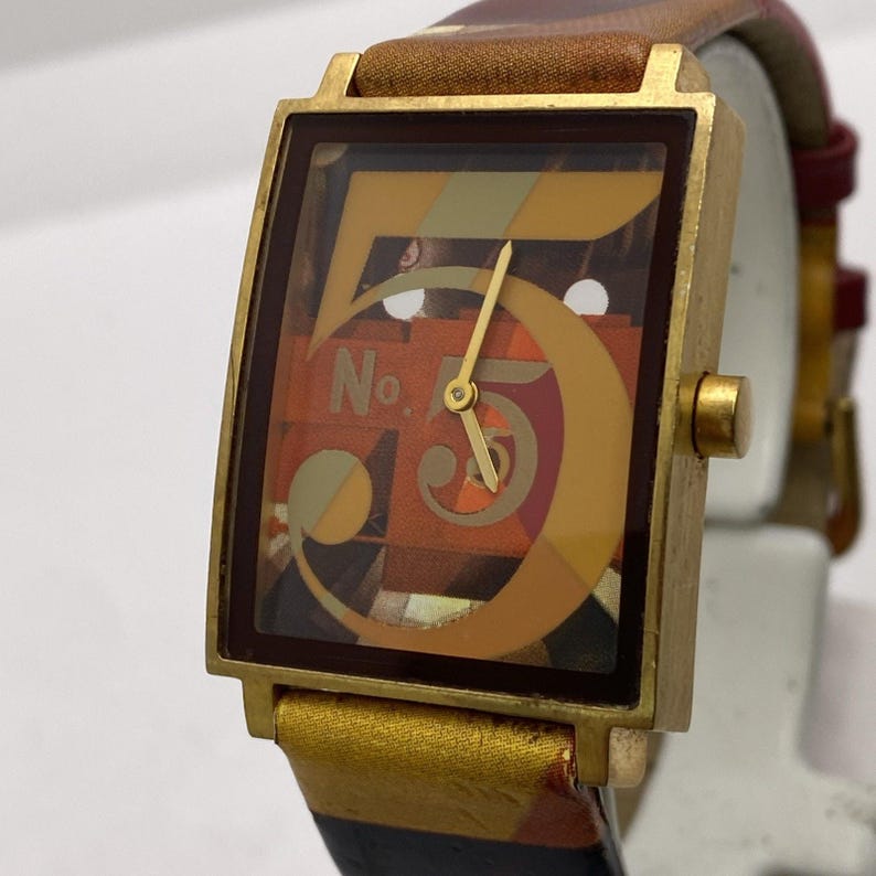 Metropolitan Museum of Art – “Figure 5 in Gold” Watch Works New Battery image 1