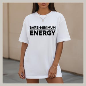 PNG de Energía Mínima Barata / Diseño de Frase Divertida sobre la Pereza / Gráfico de Humor Sarcástico para Camiseta, Taza, Bolso / Descarga Instantánea