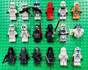 Minifigure LEGO. Riceverai una minifigure casuale, inclusa potenzialmente una speciale edizione limitata rosa di R2-D2.