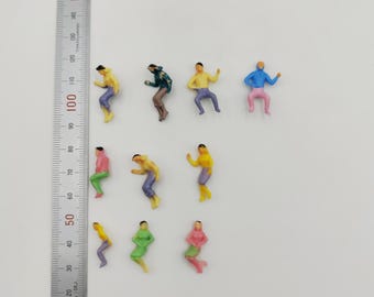 Satz von Miniaturfiguren.1:75 Maßstab, Mini Sport Actionfiguren - Bunte Kunststoffpuppen für DIY Sandkasten & Micro Landschaft Dekoration