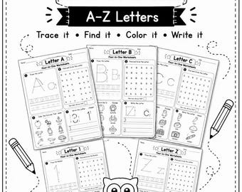 Op de afbeelding: Een set zwart-witte educatieve werkbladen getiteld Alphabet Four-in-One Worksheets A-Z Letters. De pagina's bevatten activiteiten om letters en cijfers over te trekken, te zoeken, in te kleuren en te schrijven, geïllustreerd met een uil en twee potloden.