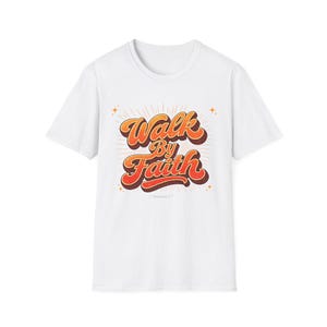 Camiseta "Camina por fe" / Camiseta cristiana con texto retro