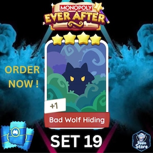 Op de afbeelding: Een Monopoly Ever After-kaart met een donkerblauwe wolf die zich verstopt in groene bladeren. De kaart heeft vier gouden sterren en de tekst "Bad Wolf Hiding" en "SET 19". De woorden "ORDER NOW!" zijn ook zichtbaar.