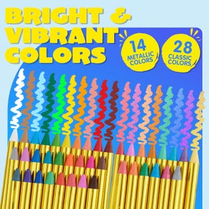 Op de afbeelding: Een set kleurpotloden met goudkleurige schachten. De afbeelding toont de tekst "BRIGHT & VIBRANT COLORS" en twee cirkels met de tekst "14 METALLIC COLORS" en "28 CLASSIC COLORS". Elke potlood toont een andere kleur, gerangschikt in rijen.