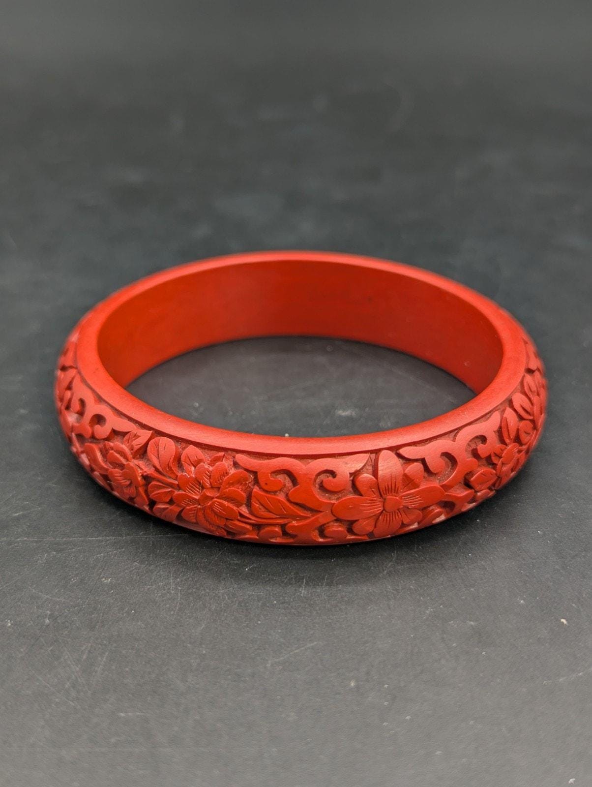 Joli Bracelet Jonc Ancien Avec Pierre Rouge - Élégance Vintage