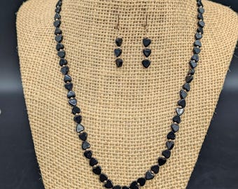 Vintage Black Onyx Heart Necklace Earring Set Gold Tone Filigree Clasp 18"