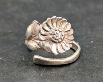 Vintage Sterling Silver Spoon Ring Floral Daisy Pattern Size 7.5 Bypass 4.38g