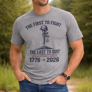 De eerste om te vechten De laatste om te stoppen met militair gedenkteken T-shirt | 1776-2026: service en opoffering afbeelding 3