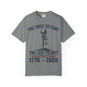 De eerste om te vechten De laatste om te stoppen met militair gedenkteken T-shirt | 1776-2026: service en opoffering afbeelding 6