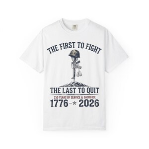 De eerste om te vechten De laatste om te stoppen met militair gedenkteken T-shirt | 1776-2026: service en opoffering afbeelding 9