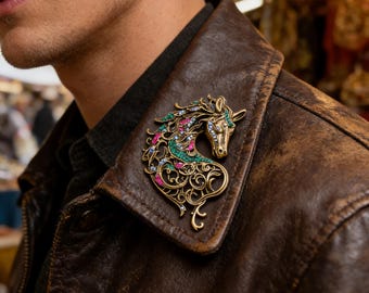 Broche vintage de oro con forma de caballo y cristales de colores, broche ecuestre para amantes de los caballos.