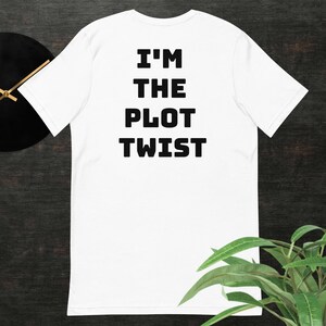 Op de afbeelding: Een rustiek houten bord met de tekst "Welcome to our home" in een handgeschreven stijl. Het bord heeft een verweerde afwerking en een eenvoudig, uitnodigend ontwerp, perfect voor een veranda of entree.