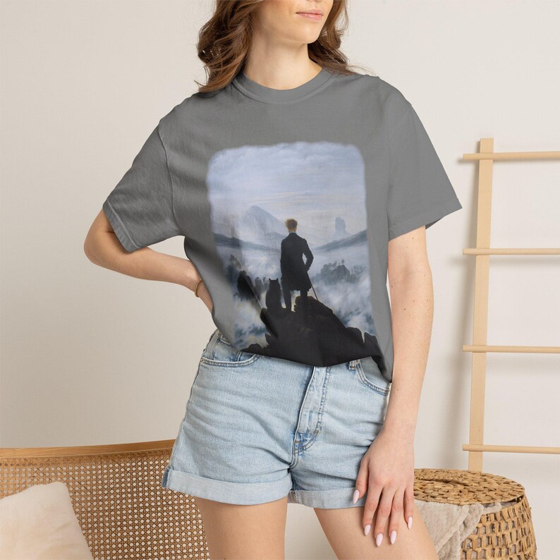 Camiseta con el gato "Wanderer Above the Sea of Fog" / Camiseta de arte de Caspar David Friedrich / Camiseta de pintura romántica Dark Academia / Regalo de gato negro imagen 7