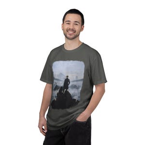 Camiseta con el gato "Wanderer Above the Sea of Fog" / Camiseta de arte de Caspar David Friedrich / Camiseta de pintura romántica Dark Academia / Regalo de gato negro imagen 3