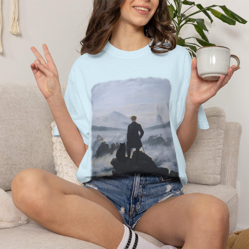 Camiseta con el gato "Wanderer Above the Sea of Fog" / Camiseta de arte de Caspar David Friedrich / Camiseta de pintura romántica Dark Academia / Regalo de gato negro imagen 16