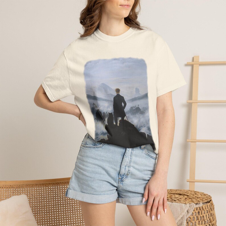 Camiseta con el gato "Wanderer Above the Sea of Fog" / Camiseta de arte de Caspar David Friedrich / Camiseta de pintura romántica Dark Academia / Regalo de gato negro imagen 2
