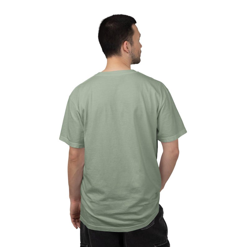 Camiseta con el gato "Wanderer Above the Sea of Fog" / Camiseta de arte de Caspar David Friedrich / Camiseta de pintura romántica Dark Academia / Regalo de gato negro imagen 11