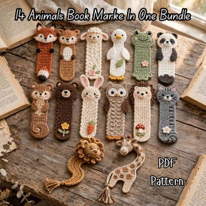 Puede incluir: Una colección de 14 marcapáginas de animales tejidos a ganchillo que incluyen un zorro, ciervo, oveja, pato, rana, panda, ardilla, oso, conejo, búho, erizo, gato, león y jirafa. El texto 14 Animals Book Marke In One Bundle es visible.