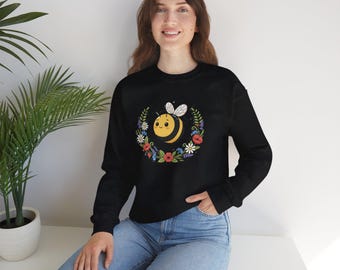 Smiling Bee Floral Wreath Sweatshirt | Nature Inspired Crewneck Top