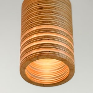 Lampada a sospensione in compensato stratificato – Lampada da soffitto in legno fatta a mano – Lampada a sospensione scandinava minimalista – Illuminazione moderna in legno immagine 2