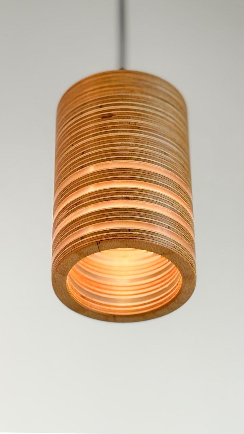 Lampada a sospensione in compensato stratificato – Lampada da soffitto in legno fatta a mano – Lampada a sospensione scandinava minimalista – Illuminazione moderna in legno immagine 2