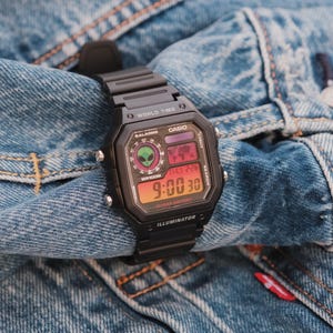 Casio Royale AE1200 "Area 51 - Alien Edition" Mod personnalisée, montre heure mondiale numérique inspirée du coucher du soleil image 2