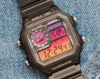 Casio Royale AE1200 « Area 51 - UFO Edition » Gradient Mod, montre heure mondiale numérique inspirée du coucher du soleil