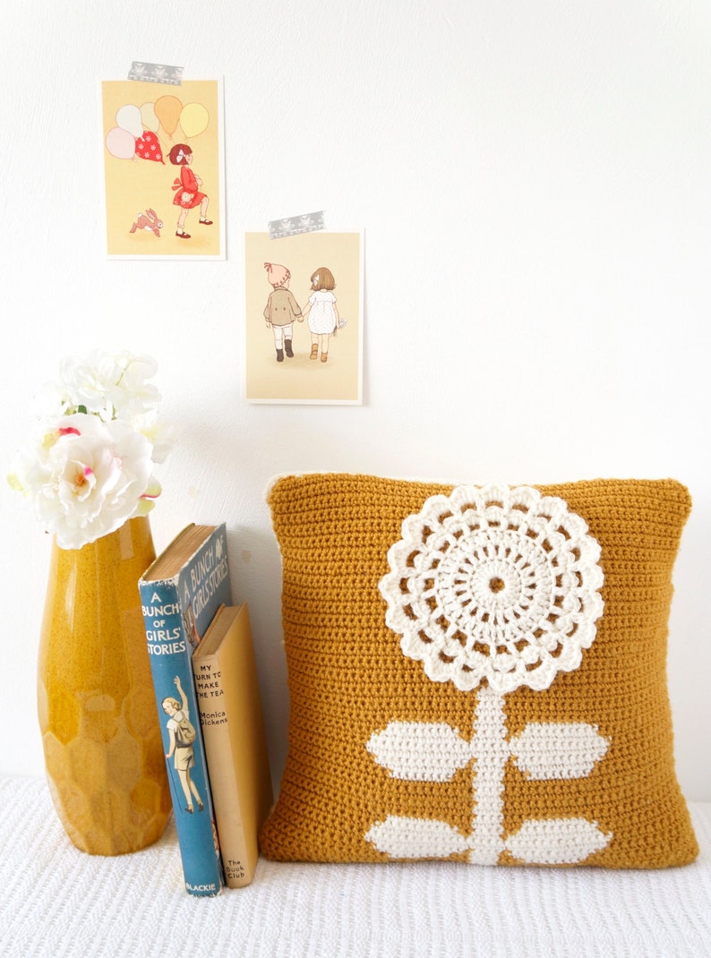 Pillow Crochet Pattern, Crochet Cushion, Patterns for Crochet, Double Knit, Mustard Pillow, Intarsia, Flower Cushion, Patterns Crochet image 3