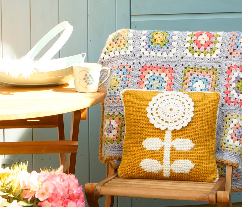 Pillow Crochet Pattern, Crochet Cushion, Patterns for Crochet, Double Knit, Mustard Pillow, Intarsia, Flower Cushion, Patterns Crochet image 1