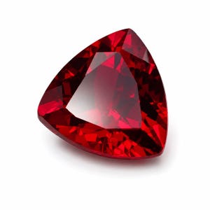 Rubí rojo de 8,90 quilates, talla trillón, gema suelta facetada, de calidad de coleccionista / Piedra de joyería de rubí artesanal certificada / Servicio de entrega gratuito